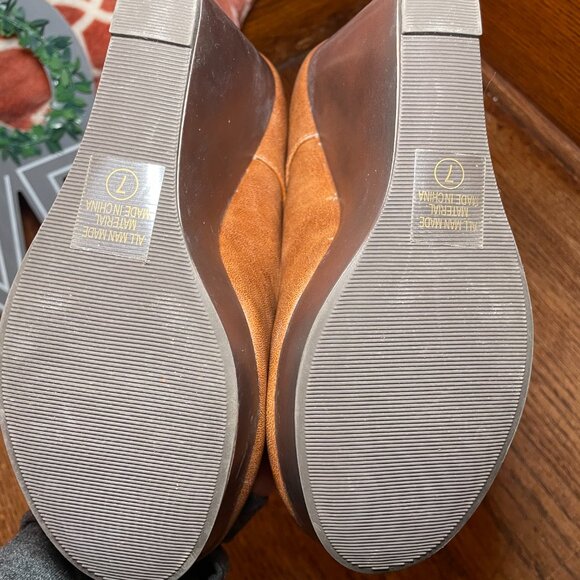 MANHATTAN COLLECTION Women’s Size 7 Brown Mary Jane Heels - Picture 3 of 7